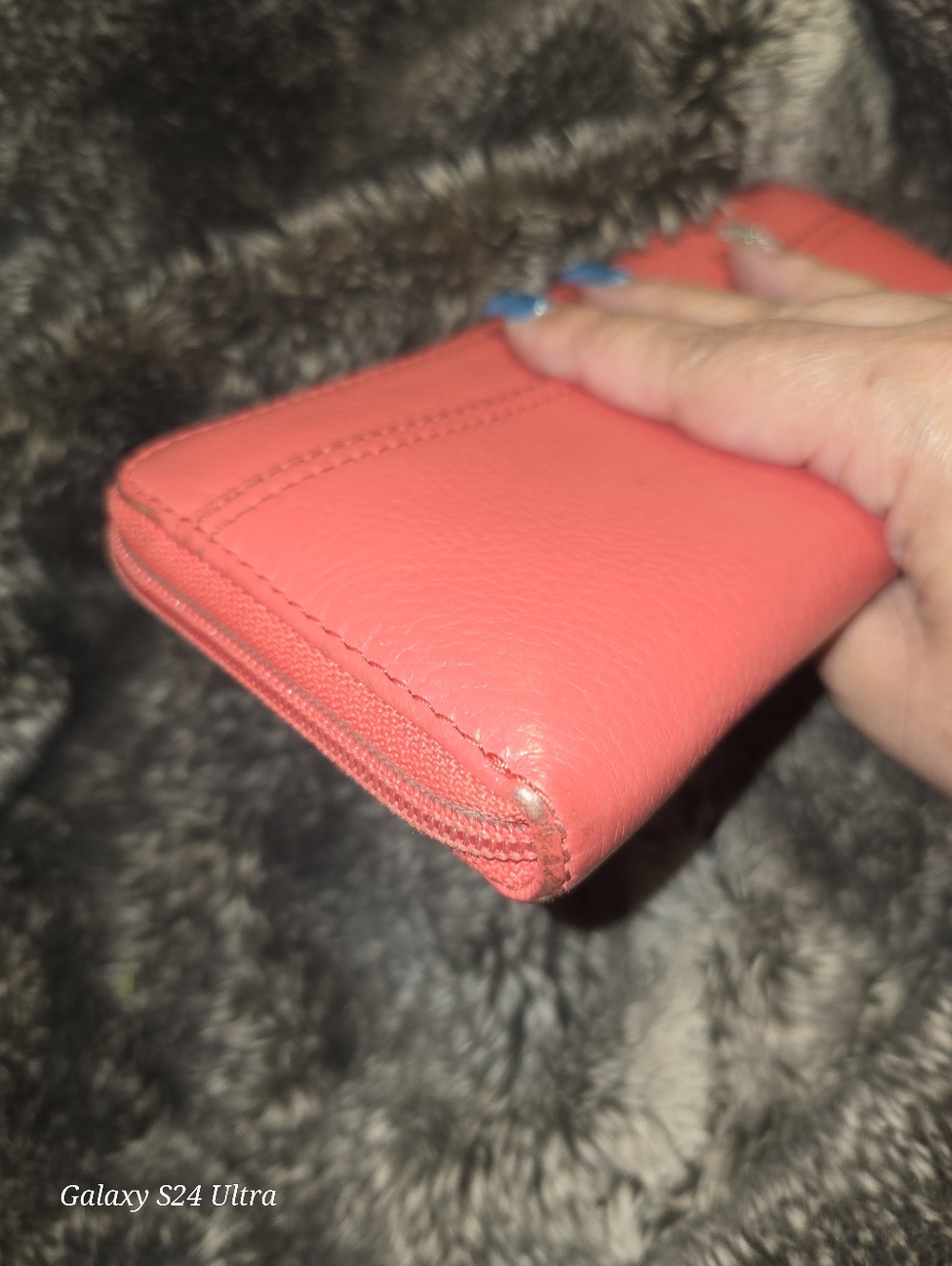 Michael Kors Coral Zip Wallet - Picture 3 of 5